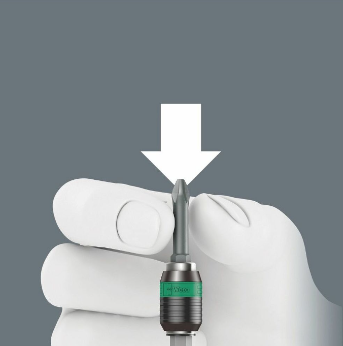 구동공구로 세팅된 비트 32개 M (Bits set with drive tool 32 pieces M)